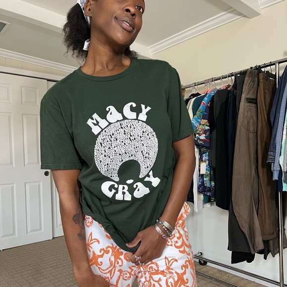 Tops - Purple and black Macy gray tshirt art songs music size large no flaws